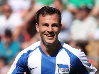Und läuft, und läuft...: Hertha-Spieler Vladimir Darida lief laut Datendienstleister Opta beim Spiel gegen den BVB insgesamt 14,65 Kilometer. Foto: Daniel Karmann/dpa Und läuft, und läuft...: Hertha-Spieler Vladimir Darida lief laut Datendienstleister Opta beim Spiel gegen den BVB insgesamt 14,65 Kilometer. Foto: Daniel Karmann/dpa