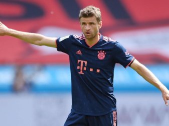 Bayerns Thomas Müller holte gegen Leverkusen seine 20. Torvorlage in dieser Saison - Rekord eingestellt. Foto: Matthias Hangst/Getty Images Europe/Pool/dpa Bayerns Thomas Müller holte gegen Leverkusen seine 20. Torvorlage in dieser Saison - Rekord eingestellt. Foto: Matthias Hangst/Getty Images Europe/Pool/dpa