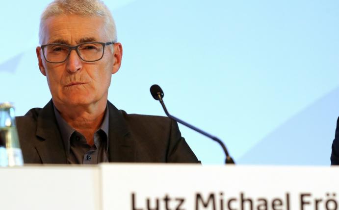 Lutz Michael Fröhlich kristiert FCA-Coach Heiko Herrlich