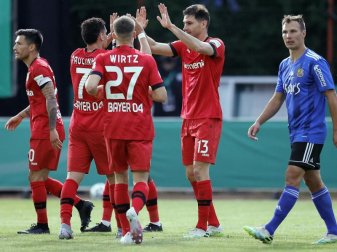 Die Spieler von Bayer Leverkusen feiern das Tor zum 2:0 gegen den FC Saarbrücken. Foto: Ronald Wittek/epa Pool /dpa Die Spieler von Bayer Leverkusen feiern das Tor zum 2:0 gegen den FC Saarbrücken. Foto: Ronald Wittek/epa Pool /dpa