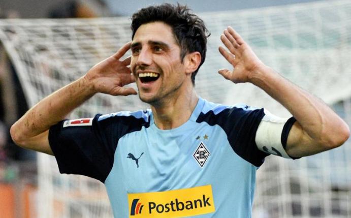 Mönchengladbachs Kapitän Lars Stindl glaubt an einen Sieg gegen die Bayern. Foto: Stefan Puchner/dpa