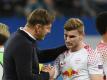 Ralph Hasenhüttl (l) trainierte Timo Werner in Leipzig. Foto: Hendrik Schmidt/dpa-Zentralbild/dpa