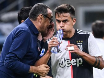 Juve-Trainer Maurizio Sarri (l.) mit Paulo Dybala Juve-Trainer Maurizio Sarri (l.) mit Paulo Dybala