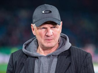 Stefan Effenberg hat Schalke-Boss Clemens Tönnies kritisiert. Foto: Guido Kirchner/dpa Stefan Effenberg hat Schalke-Boss Clemens Tönnies kritisiert. Foto: Guido Kirchner/dpa