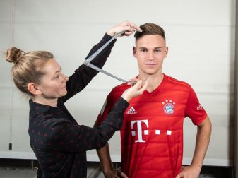 Vermessung für's Madame Tussauds: Bayern-Profi Joshua Kimmich. Foto: -/Madame Tussauds Berlin/dpa