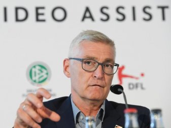 Schiedsrichter-Chef beim DFB: Lutz Michael Fröhlich. Foto: Arne Dedert/dpa Schiedsrichter-Chef beim DFB: Lutz Michael Fröhlich. Foto: Arne Dedert/dpa