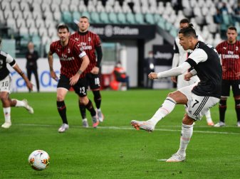 Ronaldo verschoss gegen den AC Mailand einen Elfmeter Ronaldo verschoss gegen den AC Mailand einen Elfmeter