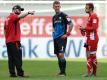 Den Paderbornern um Trainer Steffen Baumgart, Uwe Hünemeier und Torwart Leopold Zingerle (l-r) droht der Abstieg. Foto: Friso Gentsch/dpa-Pool/dpa