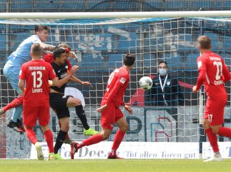 Heidenheim wahrt mit dem Sieg seine Aufstiegschancen Heidenheim wahrt mit dem Sieg seine Aufstiegschancen