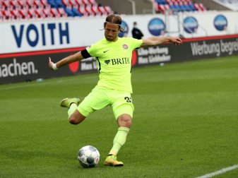 Stefan Aigner erzielt das Siegtor für Wiesbaden Stefan Aigner erzielt das Siegtor für Wiesbaden