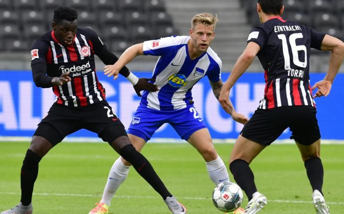 Frankfurt dreht das Spiel in Überzahl