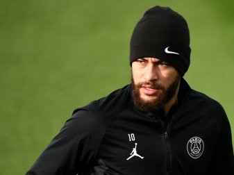 Neymar landete mit einem Privatjet in Paris Neymar landete mit einem Privatjet in Paris