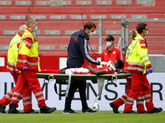 Taiwo Awoniyi musste behandelt und ausgewechselt werden Taiwo Awoniyi musste behandelt und ausgewechselt werden