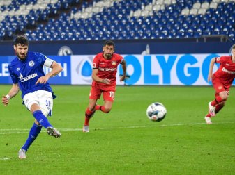 Daniel Caligiuri brachte Schalke per Elfmeter in Führung Daniel Caligiuri brachte Schalke per Elfmeter in Führung