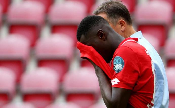 Moussa Niakhate vom FSV Mainz 05 ist nach der Niederlage frustriert. Foto: Kai Pfaffenbach/reuters/Pool/dpa