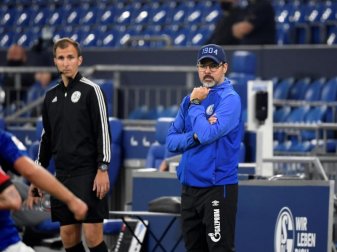 Schalke-Trainer David Wagner schreibt die Europapokal-Teilnahme ab. Foto: Ina Fassbender/AFP/Pool/dpa Schalke-Trainer David Wagner schreibt die Europapokal-Teilnahme ab. Foto: Ina Fassbender/AFP/Pool/dpa