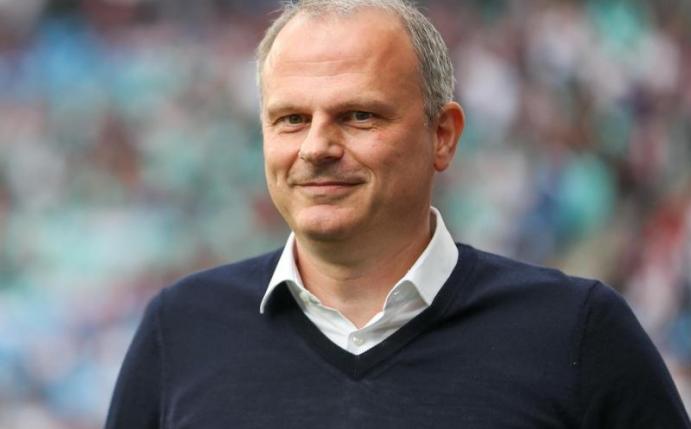 Bezeichnet die wirtschaftliche Lage vom FC Schalke als «anspruchsvoll»: Sportvorstand Jochen Schneider. Foto: Jan Woitas/dpa-Zentralbild/dpa