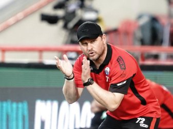 Paderborns Trainer Steffen Baumgart reagiert während des Spiels gegen Union Berlin. Foto: Kay Nietfeld/dpa Paderborns Trainer Steffen Baumgart reagiert während des Spiels gegen Union Berlin. Foto: Kay Nietfeld/dpa