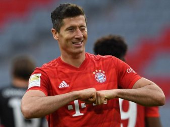 In den beiden ausstehenden Spielen der Bundesliga will Robert Lewandowski seine Trefferquote weiter ausbauen. Foto: Christof Stache/AFP/Pool/dpa In den beiden ausstehenden Spielen der Bundesliga will Robert Lewandowski seine Trefferquote weiter ausbauen. Foto: Christof Stache/AFP/Pool/dpa