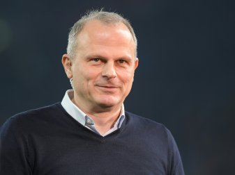 Schalkes Sport-Vorstand Schneider räumt Fehler ein Schalkes Sport-Vorstand Schneider räumt Fehler ein