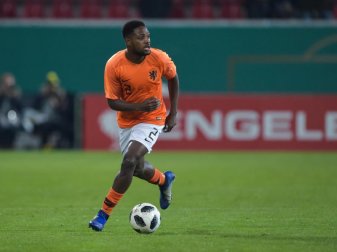 Will einem Bericht nach zu Hertha wechseln: Der Niederländer Deyovaisio Zeefuik. Foto: Silas Stein/dpa Will einem Bericht nach zu Hertha wechseln: Der Niederländer Deyovaisio Zeefuik. Foto: Silas Stein/dpa