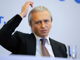 Alexander Djukow, Präsident des russischen Fußballverband RFS, gestikuliert während einer Pressekonferenz. Foto: Alexander Zemlianichenko/AP/dpa Alexander Djukow, Präsident des russischen Fußballverband RFS, gestikuliert während einer Pressekonferenz. Foto: Alexander Zemlianichenko/AP/dpa