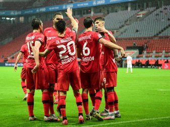 Streben noch Erfolge im DFB-Pokal und der Europa League an: Leverkusens jubelnde Spieler. Foto: Ina Fassbender/AFP Pool/dpa Streben noch Erfolge im DFB-Pokal und der Europa League an: Leverkusens jubelnde Spieler. Foto: Ina Fassbender/AFP Pool/dpa