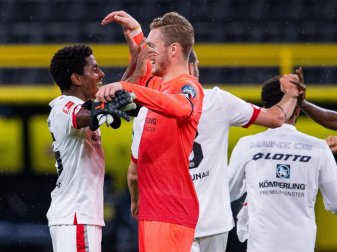 Die Spieler vom FSV Mainz 05 feiern den unerwarteten Sieg bei Borussia Dortmund. Foto: Guido Kirchner/dpa-pool/dpa Die Spieler vom FSV Mainz 05 feiern den unerwarteten Sieg bei Borussia Dortmund. Foto: Guido Kirchner/dpa-pool/dpa
