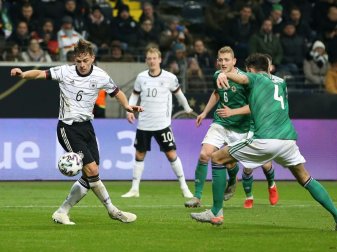 Teams kämpfen in Sechser- und Fünfergruppen um WM-Ticket Teams kämpfen in Sechser- und Fünfergruppen um WM-Ticket