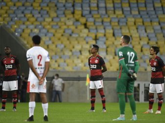 Vor dem Anpfiff gab es eine Schweigeminute