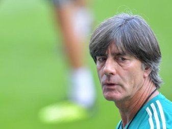 Muss auf die besonders geforderten Nationalspieler Rücksicht nehmen: Bundestrainer Joachim Löw. Foto: Uwe Anspach/dpa Muss auf die besonders geforderten Nationalspieler Rücksicht nehmen: Bundestrainer Joachim Löw. Foto: Uwe Anspach/dpa