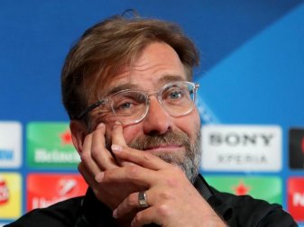 Steht mit dem FC Liverpool kurz vor seinem größten Triumph in England und kann schon mal träumen: Jürgen Klopp. Foto: Richard Sellers/PA Wire/dpa Steht mit dem FC Liverpool kurz vor seinem größten Triumph in England und kann schon mal träumen: Jürgen Klopp. Foto: Richard Sellers/PA Wire/dpa