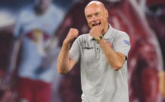 Seit dem Amtsantritt von Trainer Uwe Rösler ist Fortuna Düsseldorf schwer zu schlagen. Foto: Jan Woitas/dpa-Zentralbild/dpa