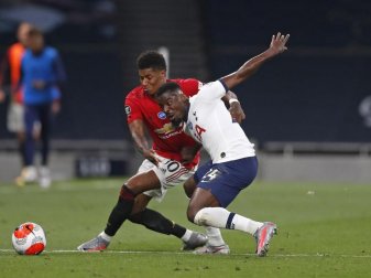 Marcus Rashford (l) von Manchester United im Zweikampf mit Serge Aurier. Foto: Matt Childs/Pool Reuters/AP/dpa Marcus Rashford (l) von Manchester United im Zweikampf mit Serge Aurier. Foto: Matt Childs/Pool Reuters/AP/dpa