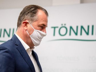 Auch Schalkes-Clubchef Clemens Tönnies muss in Quarantäne. Foto: David Inderlied/dpa Auch Schalkes-Clubchef Clemens Tönnies muss in Quarantäne. Foto: David Inderlied/dpa