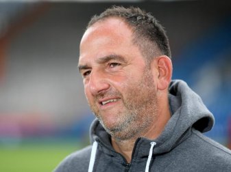 Heidenheim und Trainer Frank Schmidt können mit einem Sieg im direkten Duell am Hamburger SV vorbeiziehen. Foto: Lukas Schulze/Getty/POOL/dpa Heidenheim und Trainer Frank Schmidt können mit einem Sieg im direkten Duell am Hamburger SV vorbeiziehen. Foto: Lukas Schulze/Getty/POOL/dpa