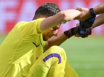 Torwart Jiri Pavlenka und Werder Bremen brauchen am Wochenende ein kleines Fußball-Wunder. Foto: Arne Dedert/dpa Torwart Jiri Pavlenka und Werder Bremen brauchen am Wochenende ein kleines Fußball-Wunder. Foto: Arne Dedert/dpa