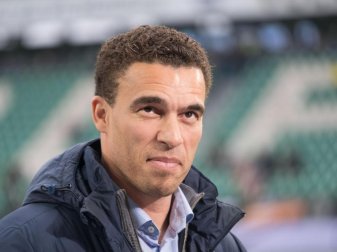 Entschuldigte sich für das verbotene Mannschaftstraining beim Linzer ASK: Trainer Valérien Ismaël. Foto: Peter Steffen/dpa Entschuldigte sich für das verbotene Mannschaftstraining beim Linzer ASK: Trainer Valérien Ismaël. Foto: Peter Steffen/dpa