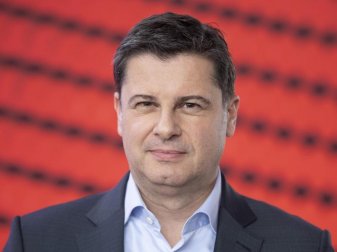 Christian Seifert erwartet eine anstrengende Verteilung der Gelder aus den Fernsehverträgen. Foto: Boris Roessler/dpa Christian Seifert erwartet eine anstrengende Verteilung der Gelder aus den Fernsehverträgen. Foto: Boris Roessler/dpa