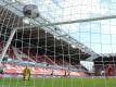 Gewohntes Bild nach der Corona-Pause: Bundesliga-Tore vor leeren Zuschauerrängen. Foto: Arne Dedert/dpa