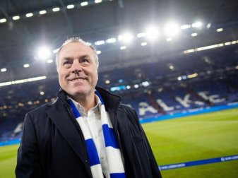 Steht in der Kritik: Schalkes Aufsichtsratsvorsitzender Clemens Tönnies. Foto: Rolf Vennenbernd/dpa Steht in der Kritik: Schalkes Aufsichtsratsvorsitzender Clemens Tönnies. Foto: Rolf Vennenbernd/dpa