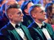 Halten mit Werder Bremen: Toni Kroos (l) und Bruder Felix. Foto: Britta Pedersen/dpa-Zentralbild/dpa