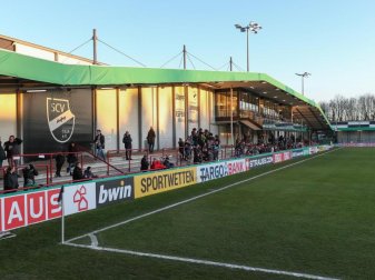 Das Relegations-Rückspiel zur 3. Liga zwischen Verl und Lok Leipzig darf nicht in Verl stattfinden. Foto: Friso Gentsch/dpa Das Relegations-Rückspiel zur 3. Liga zwischen Verl und Lok Leipzig darf nicht in Verl stattfinden. Foto: Friso Gentsch/dpa