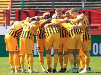 Steigt geschlossen ab: SG Sonnenhof Großaspach Steigt geschlossen ab: SG Sonnenhof Großaspach