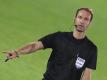 Bastian Dankert ist seit 2012 in der 1. Bundesliga als Schiedsrichter im Einsatz und seit 2014 FIFA-Referee. Foto: Ronny Hartmann/dpa