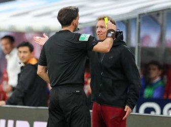 Vergisst öfters mal seine Regenjacke und sieht Gelb: Leipzig-Coach Julian Nagelsmann. Foto: Jan Woitas/dpa-Zentralbild/dpa Vergisst öfters mal seine Regenjacke und sieht Gelb: Leipzig-Coach Julian Nagelsmann. Foto: Jan Woitas/dpa-Zentralbild/dpa
