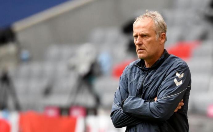 Muss zum Saisonabschluss mit Freiburg gegen Schalke ran: SC-Coach Christian Streich. Foto: Sven Hoppe/dpa-Pool/dpa