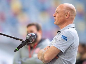 Hat mit Fortuna Düsseldorf beim Fernduell um den Relegationsplatz die besseren Aussichten: Trainer Uwe Rösler. Foto: Marius Becker/dpa Hat mit Fortuna Düsseldorf beim Fernduell um den Relegationsplatz die besseren Aussichten: Trainer Uwe Rösler. Foto: Marius Becker/dpa