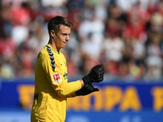 Steht vor einem Wechsel zu Schalke 04: Freiburg-Keeper Alexander Schwolow. Foto: Patrick Seeger/dpa Steht vor einem Wechsel zu Schalke 04: Freiburg-Keeper Alexander Schwolow. Foto: Patrick Seeger/dpa