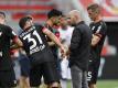 Über den Umweg Europa-League-Sieg könnte Bayer-Coach Peter Bosz (2.v.r.) mit Leverkusen noch in die Champions League kommen. Foto: Martin Meissner/AP/POOL/dpa